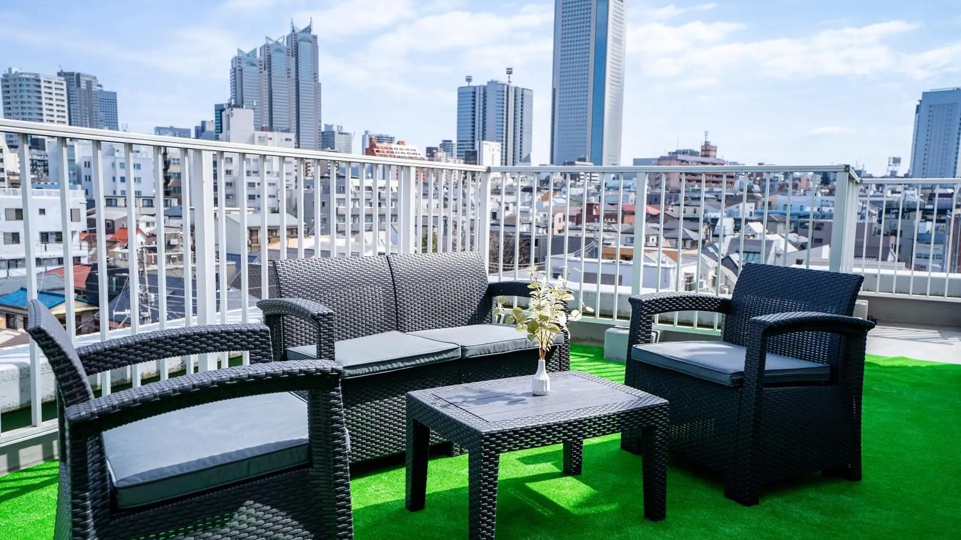 Apartment 6Th Floor 602 With Elevator, 700 Meters Walk From Nishi-Shinjuku Gochome 4 Minutes To Shinjuku, 75 Square Meters Plus 30 Square Meters Of Large Balcony Tokyo